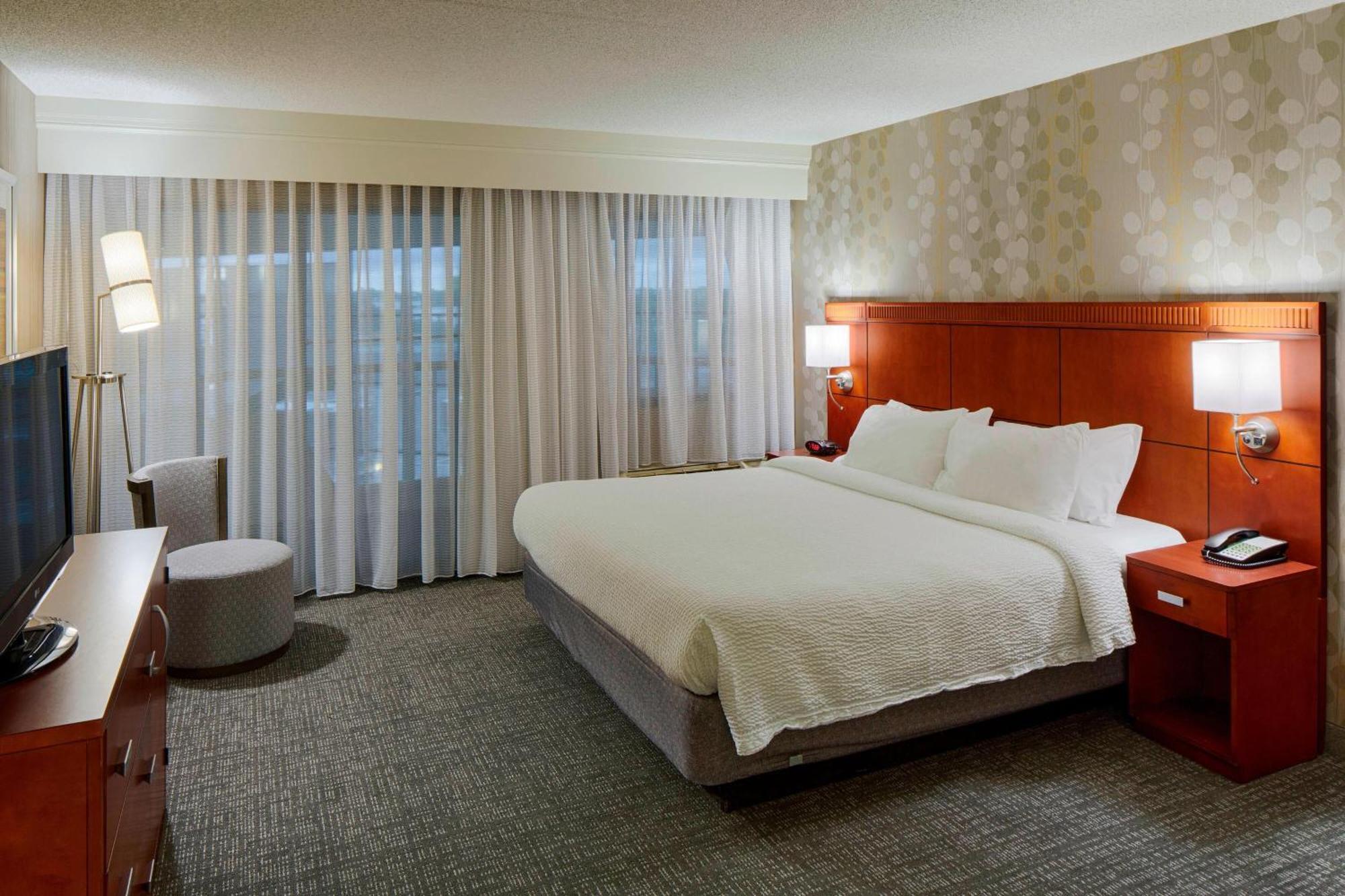 Courtyard By Marriott West/hilliard Hotel 3*