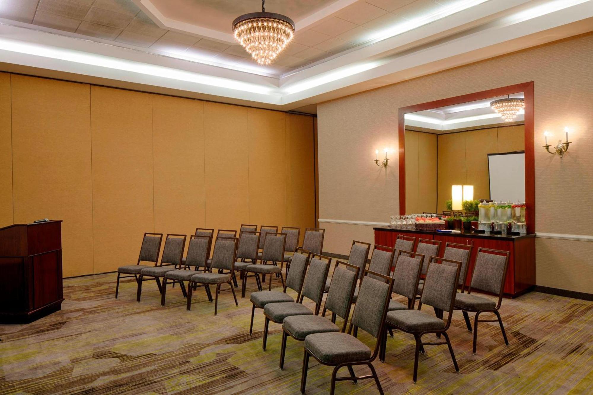 Courtyard By Marriott West/hilliard Hotel 3*
