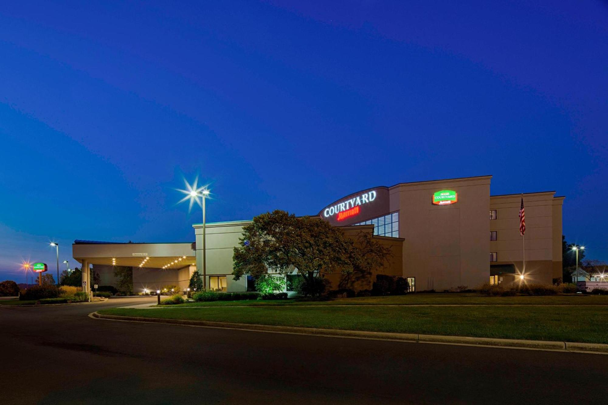 Courtyard By Marriott West/hilliard Hotel 3*